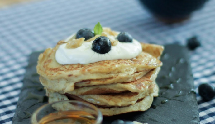 Making banana pancake...