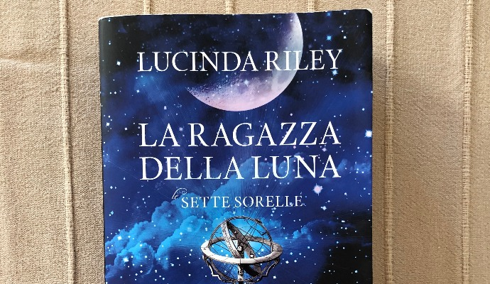 LA RAGAZZA DELLA LUNA